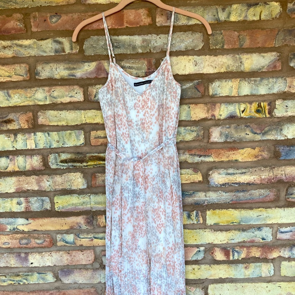 Aesthetic Abercrombie and Fitch XS ribbed floral grey/pink midi tank dress 🌸